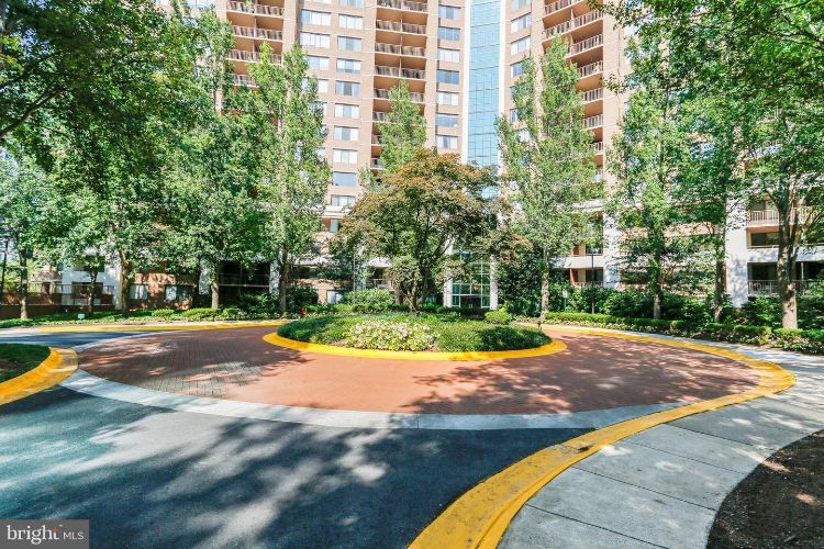 Foto principal - 10101 Grosvenor Pl