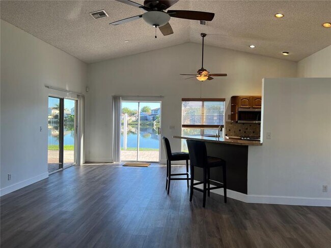Building Photo - 10789 Lago Welleby Dr