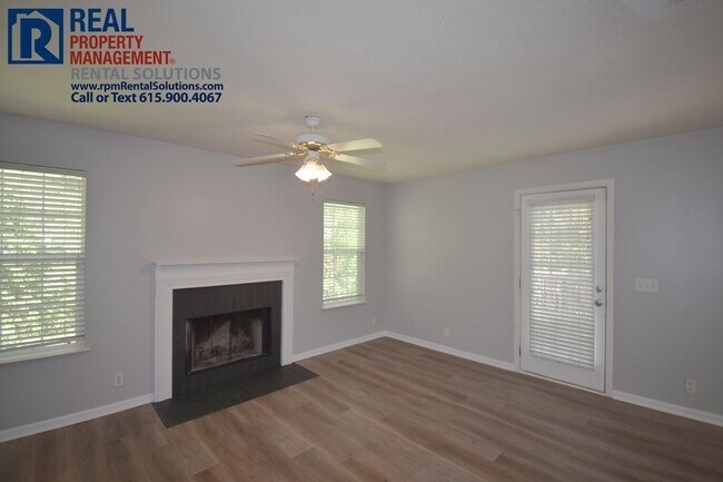 Foto del edificio - Adorable all brick 3BR/2BA home with attac...