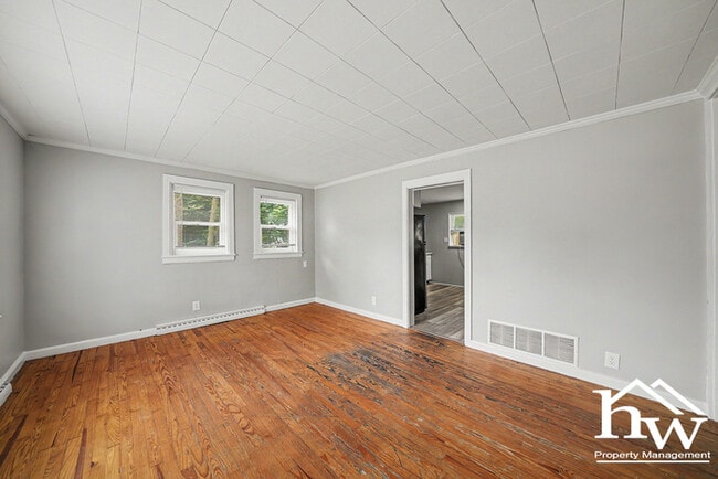 Building Photo - Three bedroom in Mishawaka