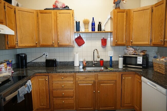 Foto del edificio - 170 Middleboro Ave