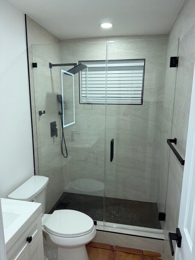 Baño - 850 SW 12th Ct