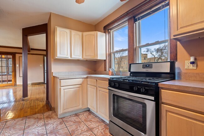 Building Photo - 4445 S Vincennes Ave