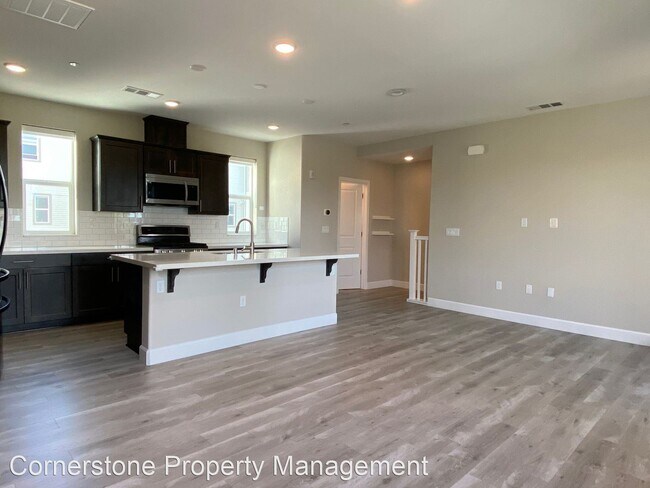 Building Photo - 2 br, 2.5 bath House - 920 E Duane Ave #6