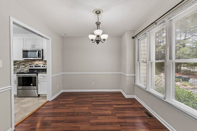 Building Photo - 5624 Darrow Dr