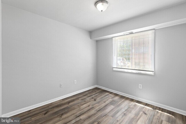 Foto del edificio - 229 43rd Rd NE