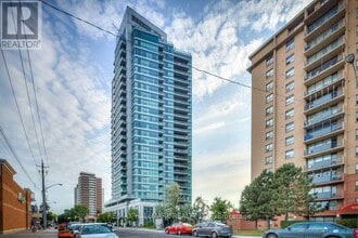 Building Photo - 1048 Broadview Ave