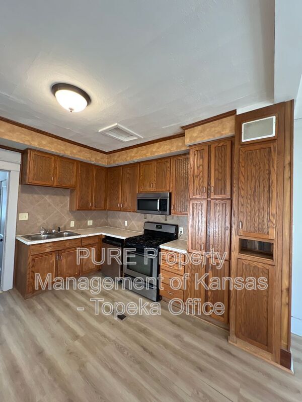 Building Photo - 430 NE Lime St