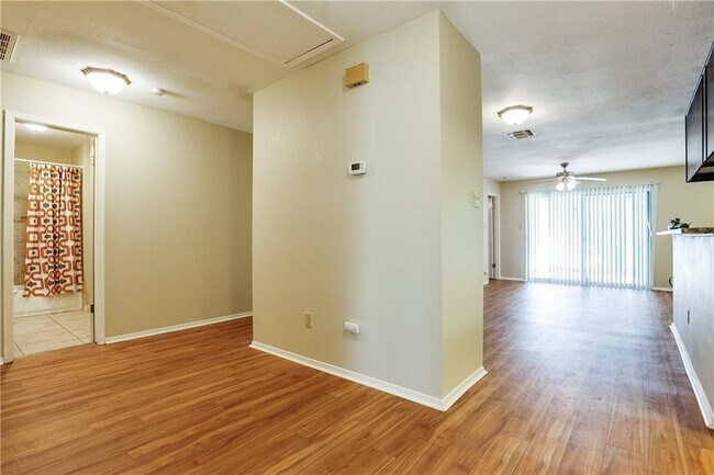 Foto del edificio - 4006 Cima Serena Dr