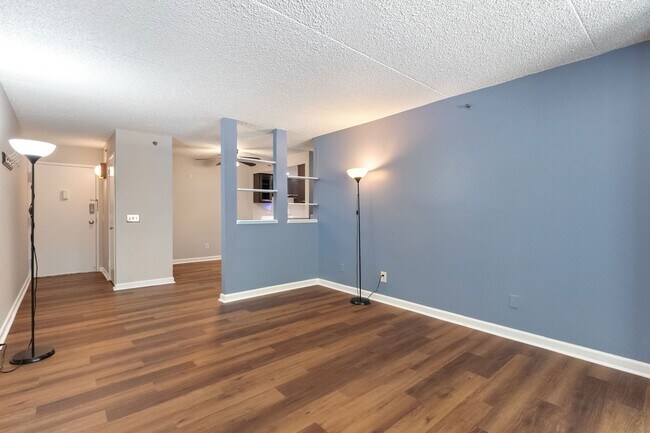 Foto del edificio - 5911 Edsall Rd