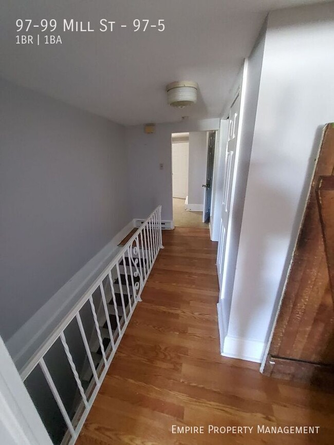 Building Photo - 1 Bedroom / 1 Bathroom Apartment in Wilkes...