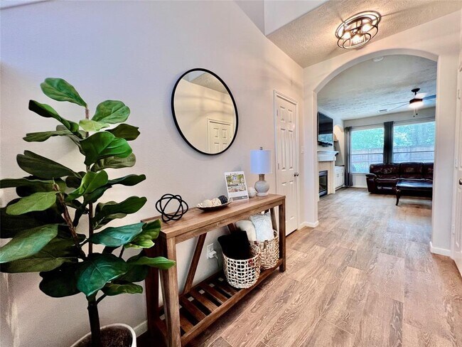 Building Photo - 14 Baccara Pl