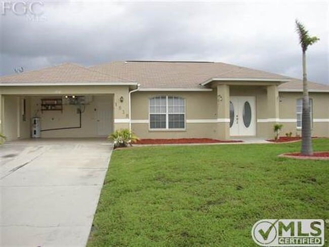 3 Bedroom, 2 Bathroom Pool House SW Cape Coral - 3 Bedroom, 2 Bathroom Pool House SW Cape Coral