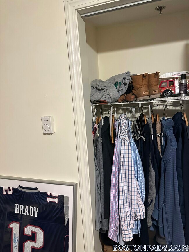 Building Photo - 51 Queensberry St