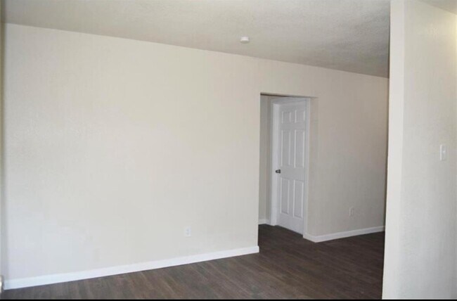 Foto del edificio - 7913 Woodlyn Rd