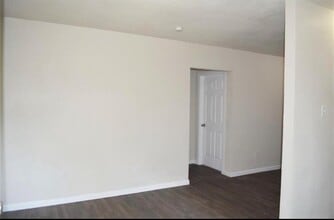 Building Photo - 7913 Woodlyn Rd