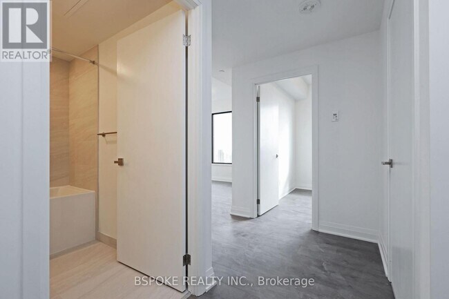 Photo du bâtiment - 4015 The Exchange