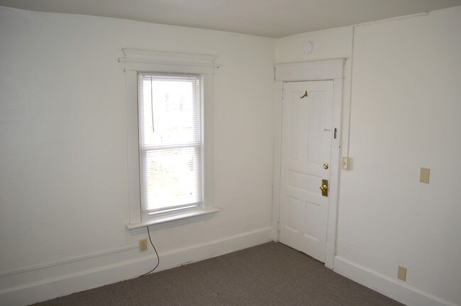 Building Photo - 45 Sunnyside Dr