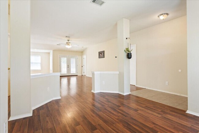 Foto del edificio - Charming 3/BR 2/BA One-Level Home in Round...