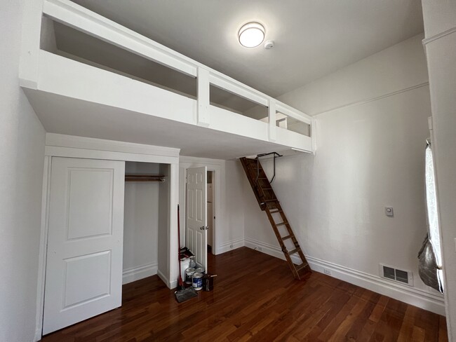 Building Photo - 3 Dehon St