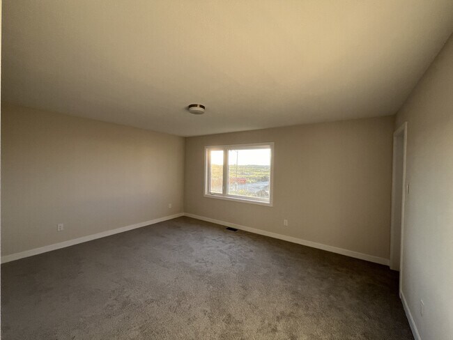 Building Photo - 303 Trammel Rd