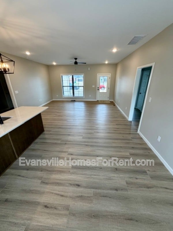 Building Photo - 3599 Sand Dr