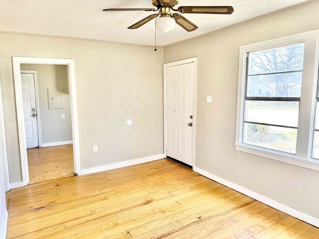 Building Photo - 2666 Sheldon Dr