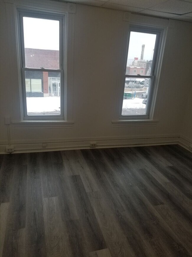 Foto del edificio - 613 E 1st St