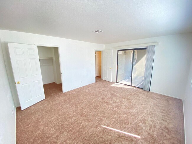 Building Photo - Charming 1 Bed/1Bath  2-Story Condo nestled in this Beautifully Gated Community in Spring Valley!