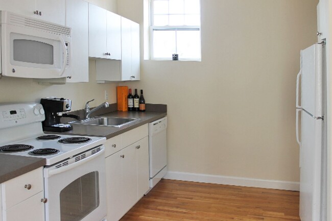 Foto del edificio - Feb move in - spacious 2BR in downtown Sal...