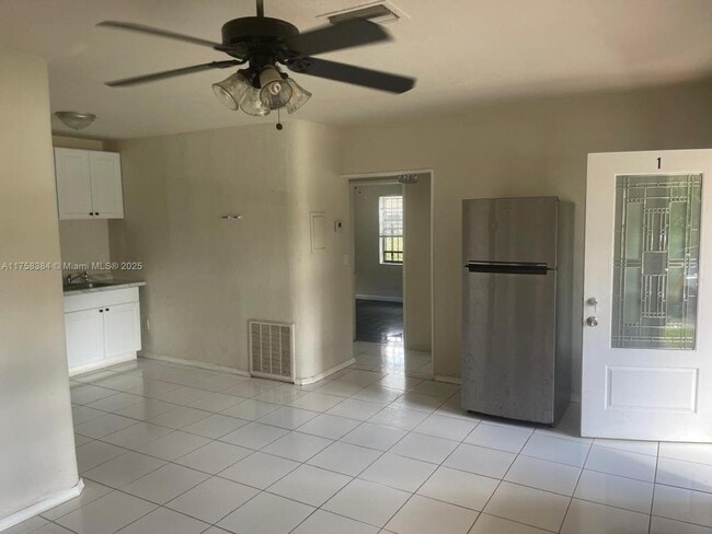 Building Photo - 2 bedroom in Miami FL 33150