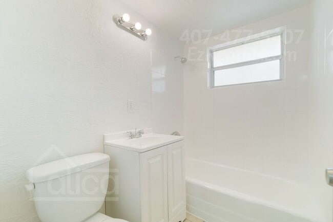 Building Photo - 623 9th St