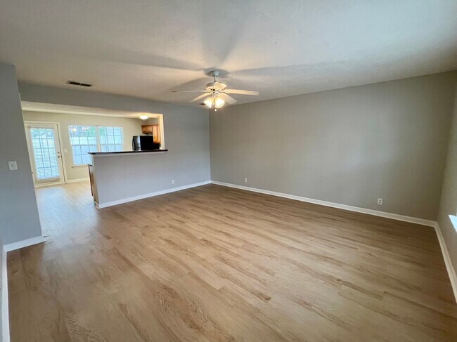 Foto del edificio - 2 Bed/2.5 Bath Townhome in Barfield Common...