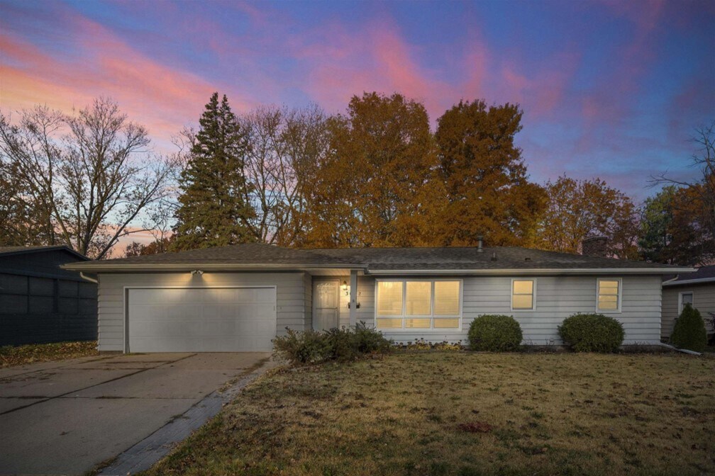 Foto principal - 3032 W 9th St