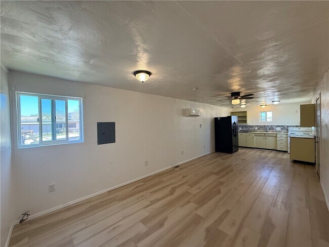 Foto del edificio - 3600 Thompson Ave