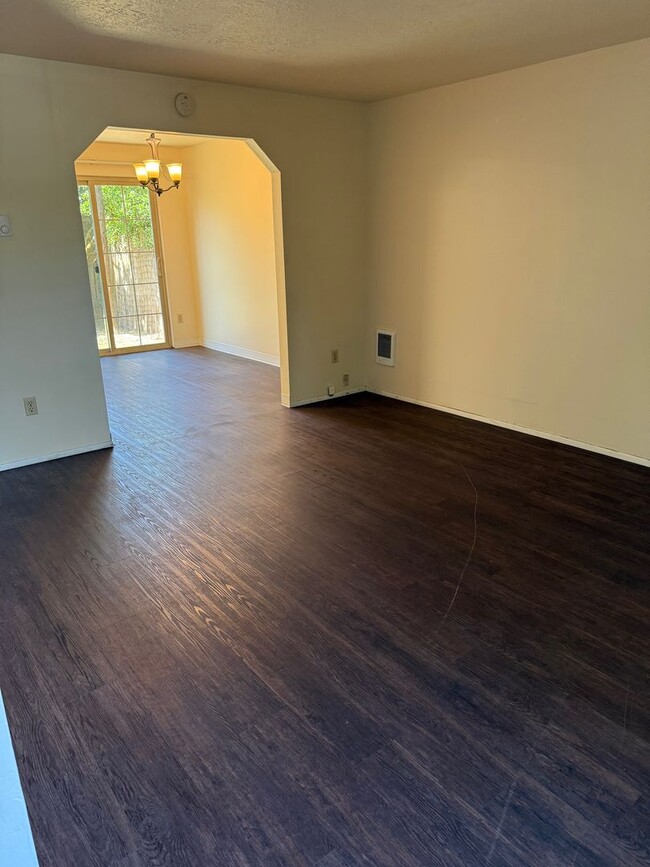 Photo - 739000 Apartment