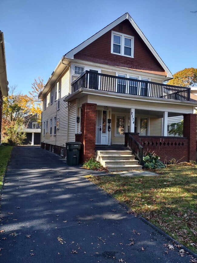 Foto del edificio - 2174 Oakdale Rd