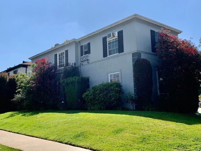 Building Photo - 356 S La Jolla Ave