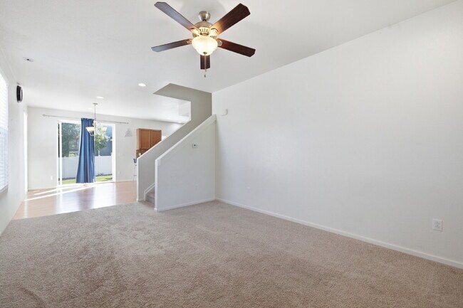 Foto del edificio - "Charming 3-Bedroom Home with 2.5 Baths on Kirk Street – 1744 sq ft of Comfort in Denver!"