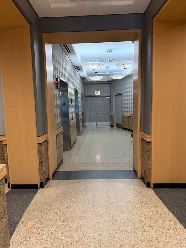 Building Photo - 1600 S Prairie Ave