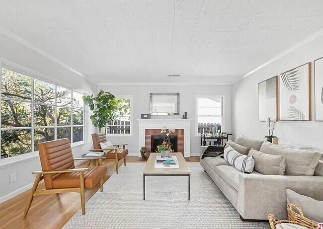 Foto del edificio - 3021 Kelton Ave