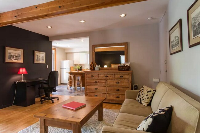 Foto del edificio - 966 Manzanita St