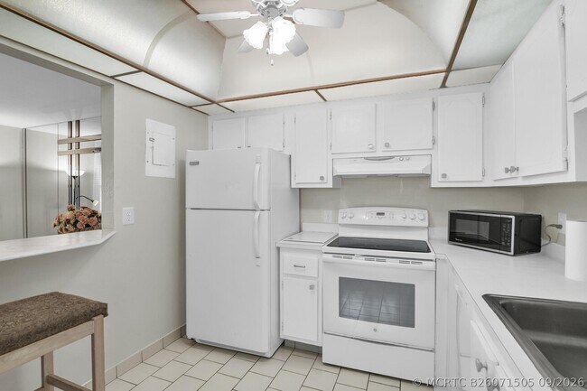 Building Photo - 359 Saxony Trail
