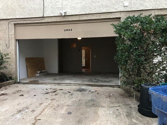 Building Photo - 1050 Marina Dr