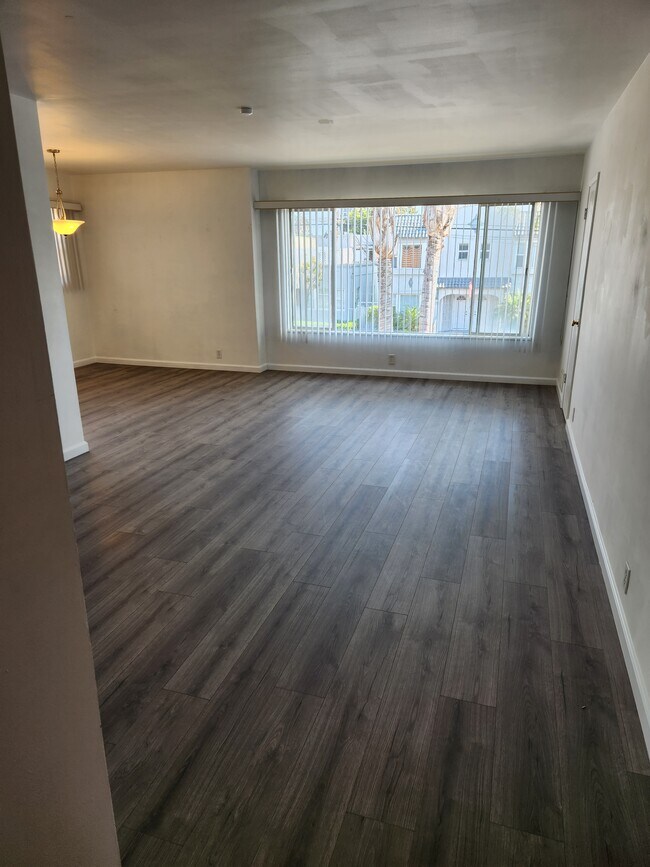 Foto del edificio - 1235 E Appleton St