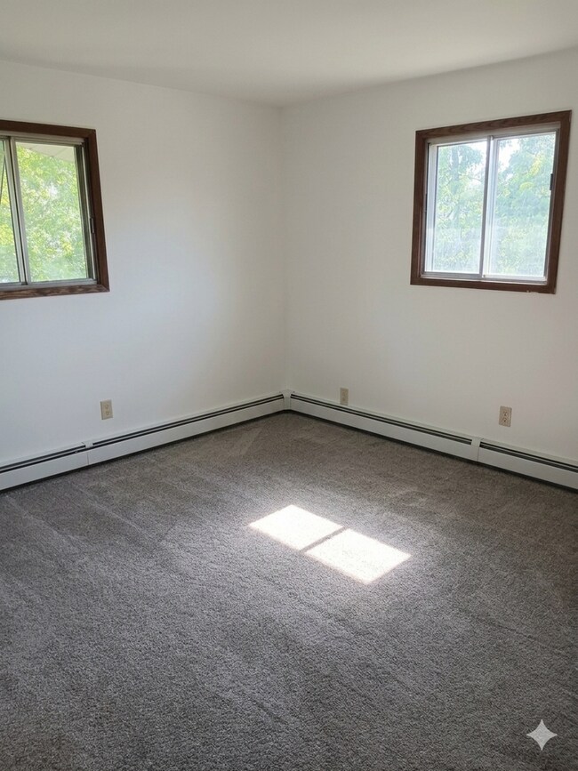 Foto del edificio - Coming Soon: Spacious 2BR Apartment | Heat Included | Kenosha