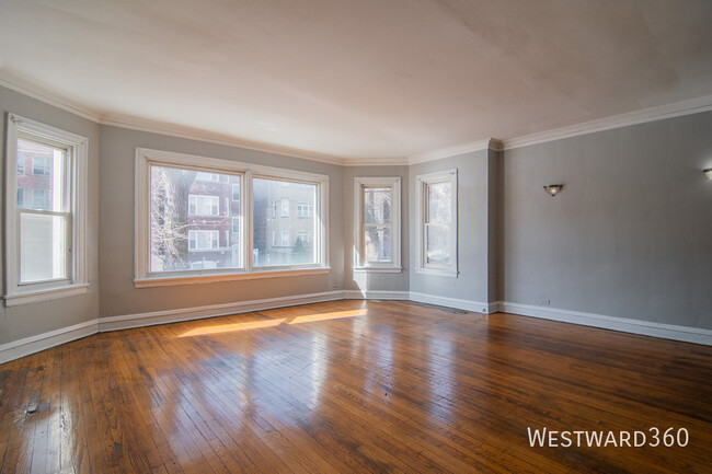 Building Photo - Spacious 2-Bedroom in South Shore – Large ...