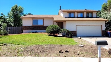Building Photo - 2015 Chapel Hills Dr