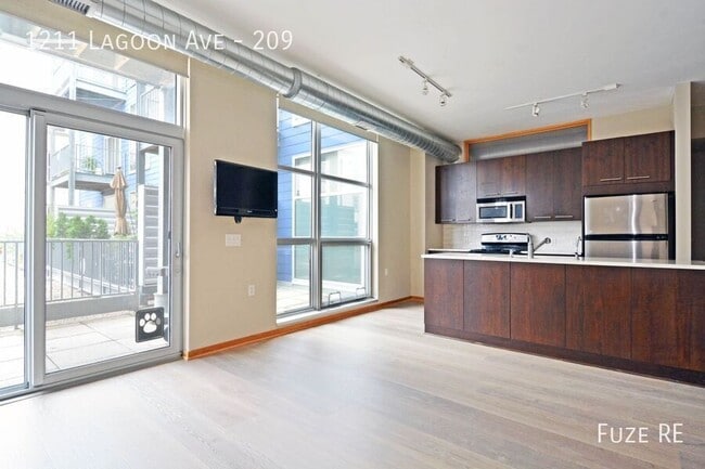 Building Photo - 1211 Lagoon Ave