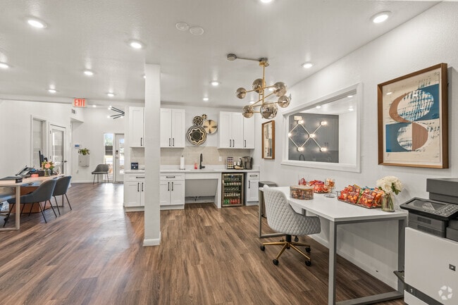 Leasing Office - Paddock on Park Row